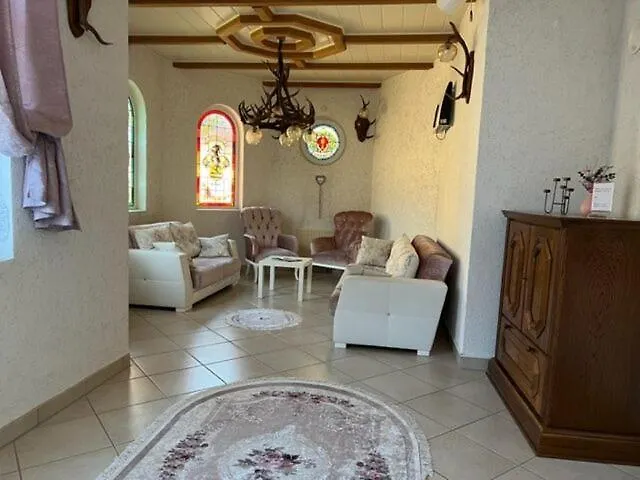 Schlosshof Dolgesheim