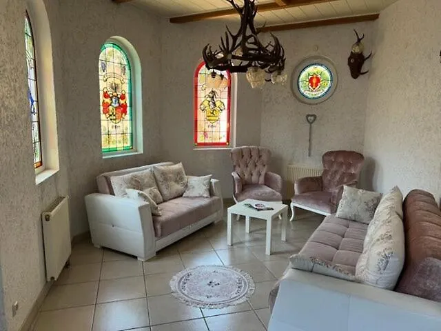 מלון Schlosshof Dolgesheim